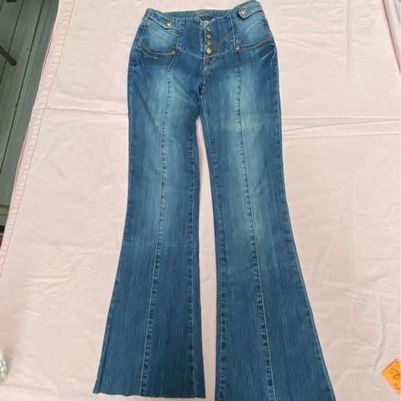 Marcia o jeans have heavy duty snaps in gold town, and really unusual detailing. - Picture 6 of 14